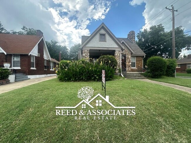 property at 855 N Willett St