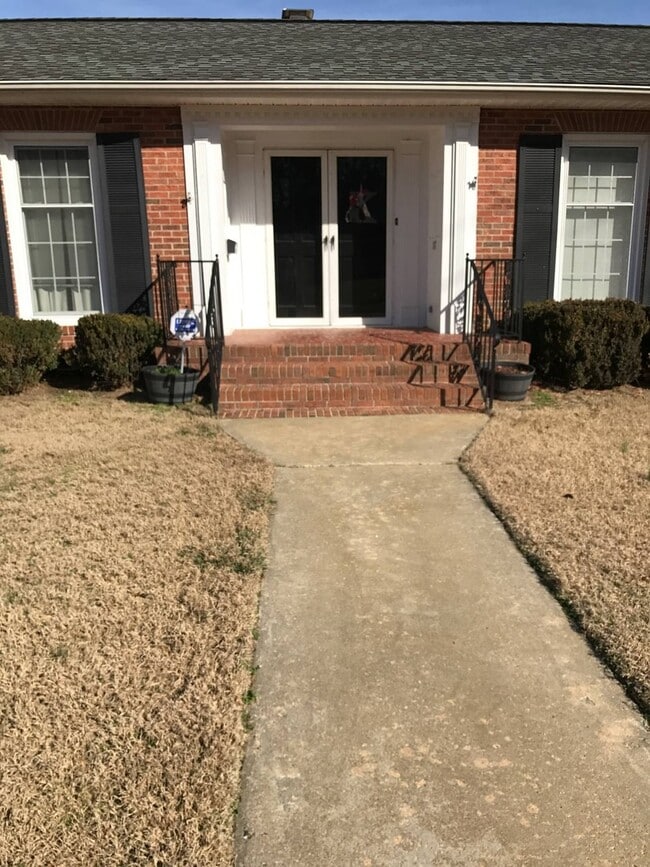 107 Pinewood Dr in Clover, SC - Building Photo - Building Photo