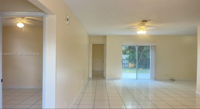 2444 Raleigh St in Hollywood, FL - Building Photo - Building Photo