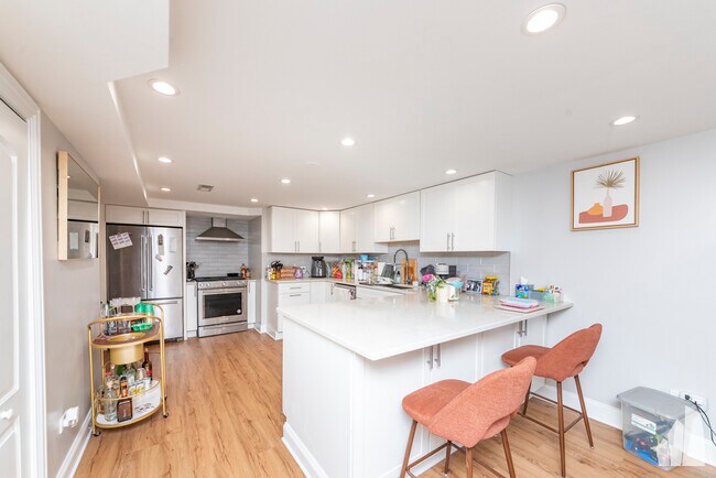 1545 W Addison St, Unit 2 in Chicago, IL - Building Photo - Building Photo