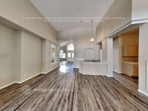 1445 Castle Crest Dr in Las Vegas, NV - Foto de edificio - Building Photo