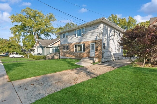 140 Newberry Ave in Libertyville, IL - Building Photo - Building Photo