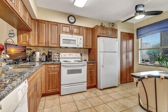5842 Crystal Shores Dr in Boynton Beach, FL - Building Photo - Building Photo