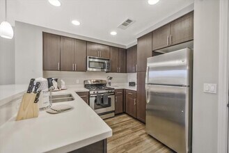 2230 Qualcomm Way in San Diego, CA - Foto de edificio - Building Photo