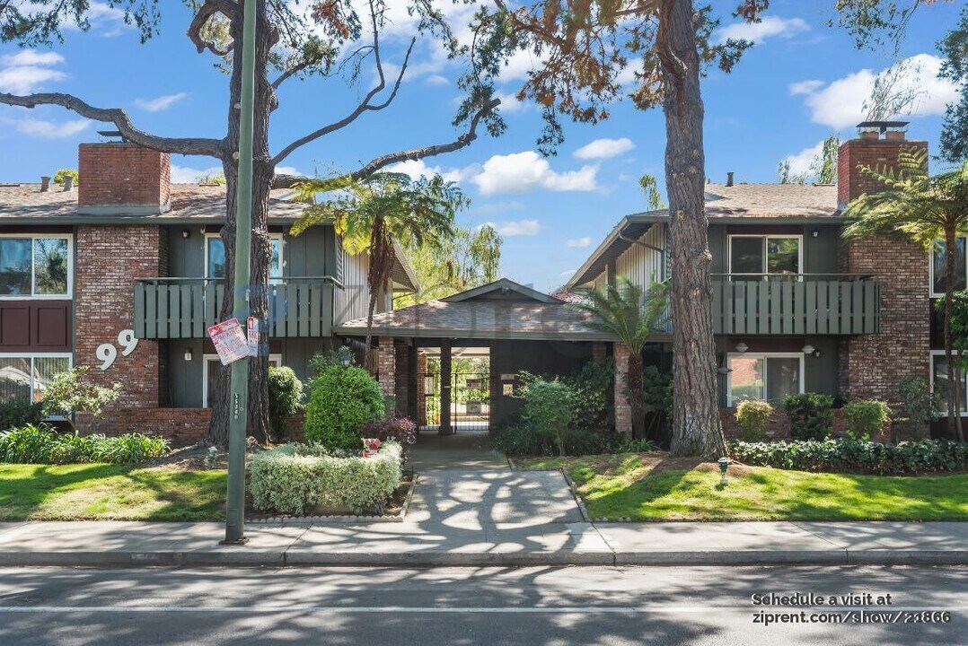 99 E Middlefield Rd in Mountain View, CA - Building Photo