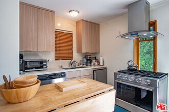 8298 Presson Pl in Los Angeles, CA - Building Photo - Building Photo