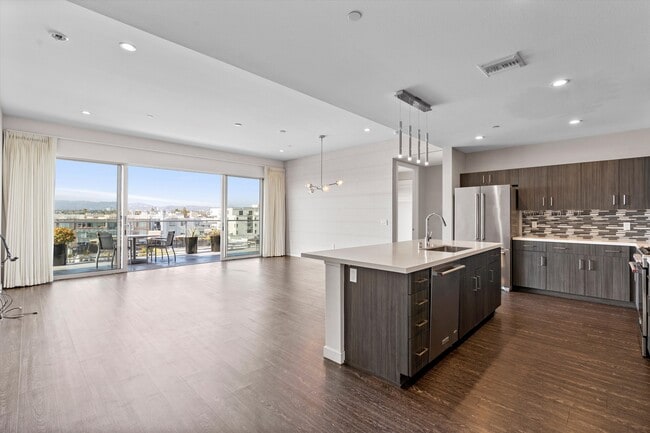 property at 4140 Glencoe Ave