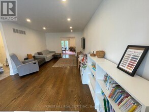 284 Hounslow Ave in Toronto, ON - Building Photo - Building Photo