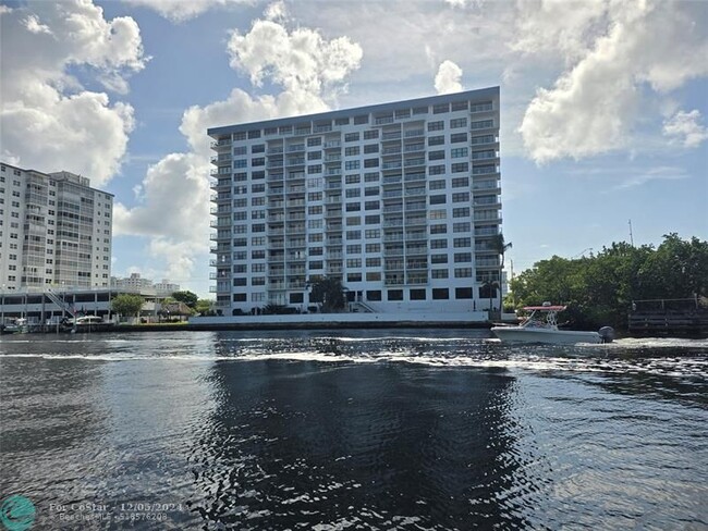 1401 N Riverside Dr in Pompano Beach, FL - Building Photo - Building Photo