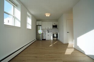 740 E 7th St in Boston, MA - Building Photo