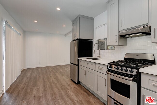 4136 Grand View Blvd in Los Angeles, CA - Building Photo - Building Photo