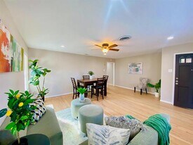 6554 Ascot Ln in Dallas, TX - Building Photo