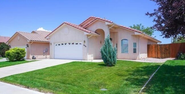 1036 Willowcrest Dr in Pueblo, CO - Building Photo - Building Photo