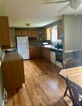 7776 Thompson Rd, Unit Upper unit in Syracuse, NY - Foto de edificio - Building Photo