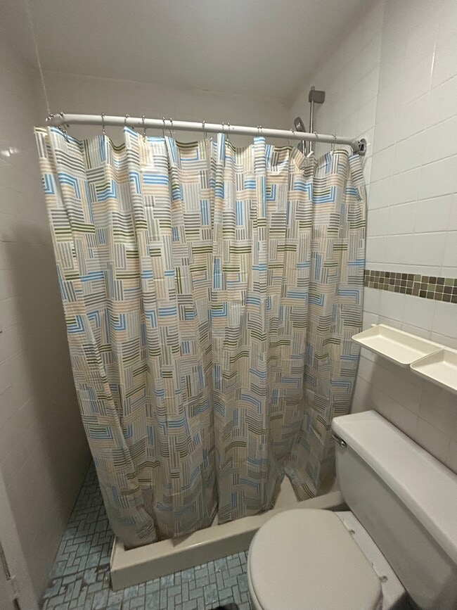 5062 69th St in Woodside, NY - Building Photo - Building Photo