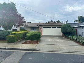 715 Caliente Ave in Livermore, CA - Building Photo