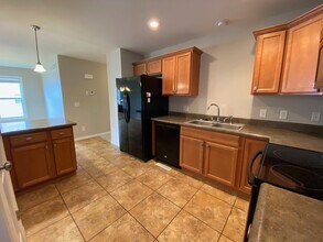 1427 Springbrook Dr in Cedar Falls, IA - Foto de edificio - Building Photo