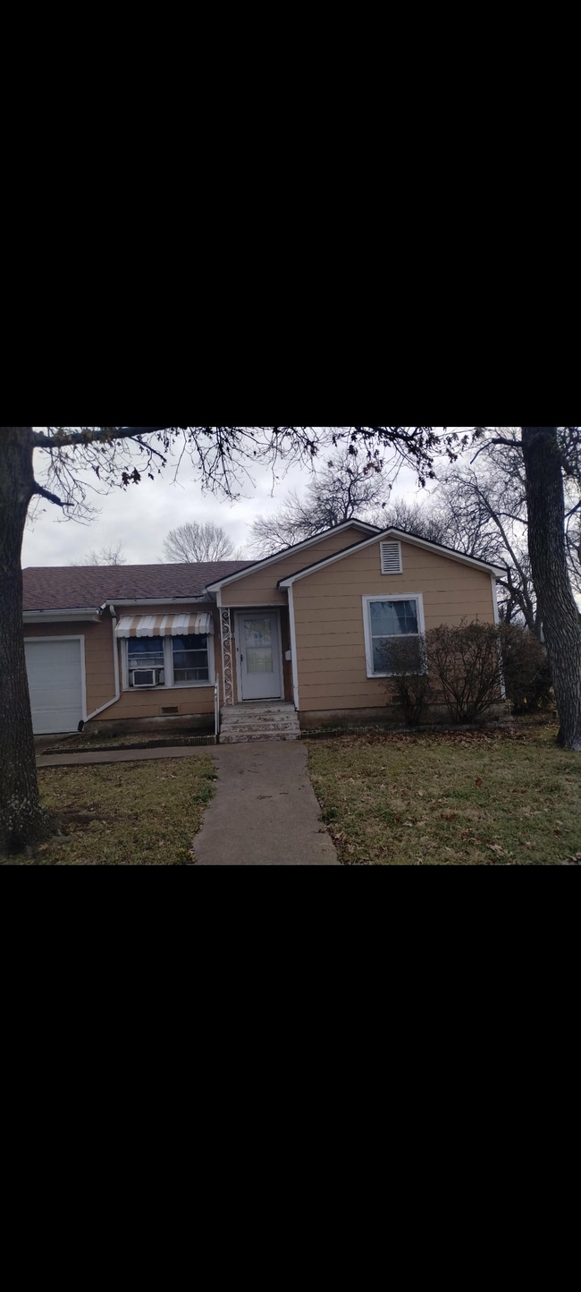 207 N Highland Ave in Sherman, TX - Building Photo - Building Photo