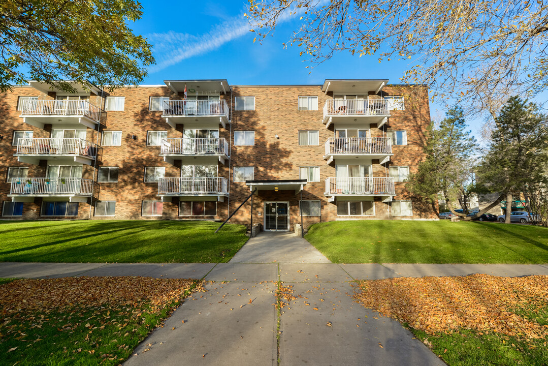 Christopher Arms in Regina, SK - Building Photo