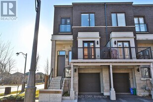 220 Vellwood Common in Oakville, ON - Building Photo