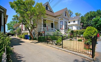 2128 Alameda Ave in Alameda, CA - Foto de edificio - Building Photo