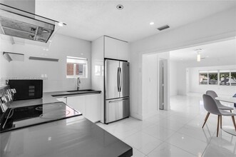 1772 NW 3rd St-Unit -A in Miami, FL - Building Photo - Building Photo