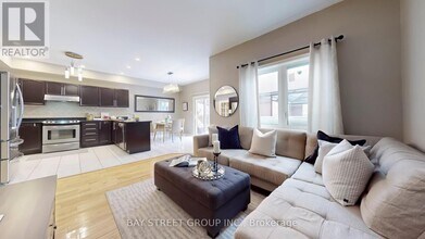7229 Dime Crescent in Mississauga, ON - Building Photo - Building Photo
