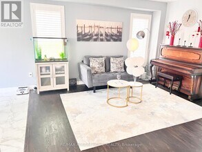 126 Edward Jeffreys Ave in Markham, ON - Building Photo - Building Photo