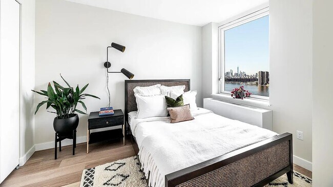 5203 Center Blvd in Queens, NY - Building Photo - Building Photo