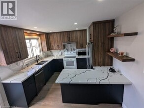 596 Grey St in Brantford, ON - Building Photo - Building Photo