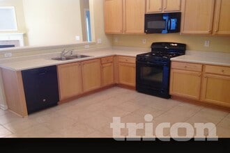 8422 Somerton Cir in Douglasville, GA - Foto de edificio - Building Photo