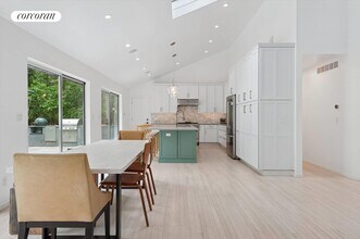 10 N Cape Ln in East Hampton, NY - Building Photo - Building Photo