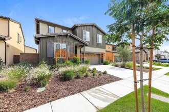 2256 Stelamar Wy in Corona, CA - Building Photo - Building Photo
