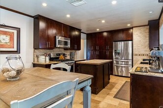 283 N Highland St in Orange, CA - Foto de edificio - Building Photo