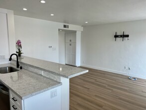 1024 W Balboa Blvd, Unit C in Newport Beach, CA - Building Photo - Building Photo
