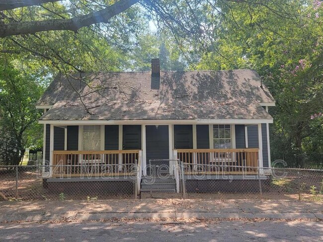 1303 Polk St in Lagrange, GA - Building Photo - Building Photo