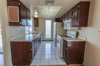 1405 Vegas Valley Dr, Unit 112 in Las Vegas, NV - Building Photo - Building Photo