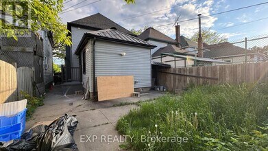 425-425 Cannon St E in Hamilton, ON - Building Photo - Building Photo