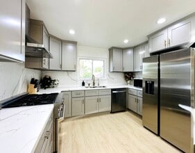 11472 Banner Ave in Garden Grove, CA - Foto de edificio - Building Photo