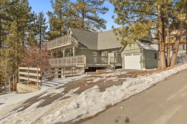 1036 Fawnskin Dr in Fawnskin, CA - Building Photo - Building Photo