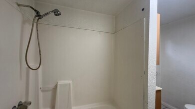 1387 E 49th St, Unit 1387 E 49th St in Los Angeles, CA - Building Photo - Building Photo