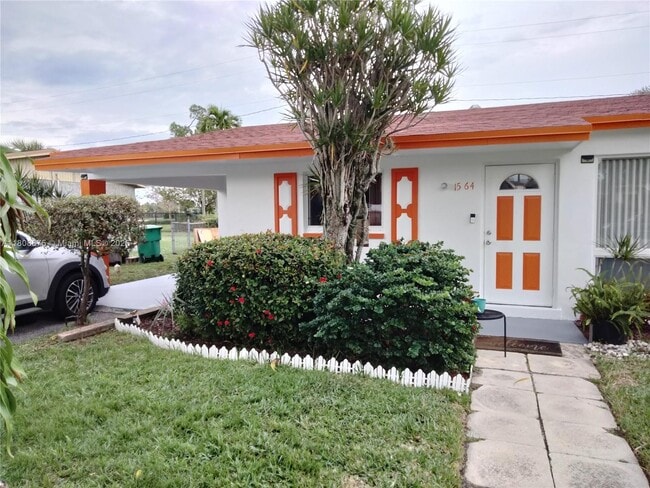 1564 NW 31st Way in Fort Lauderdale, FL - Building Photo - Building Photo