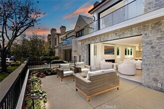 509 Carnation Ave in Newport Beach, CA - Foto de edificio - Building Photo