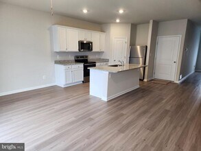 69 Cramsford St in Falling Waters, WV - Building Photo - Building Photo