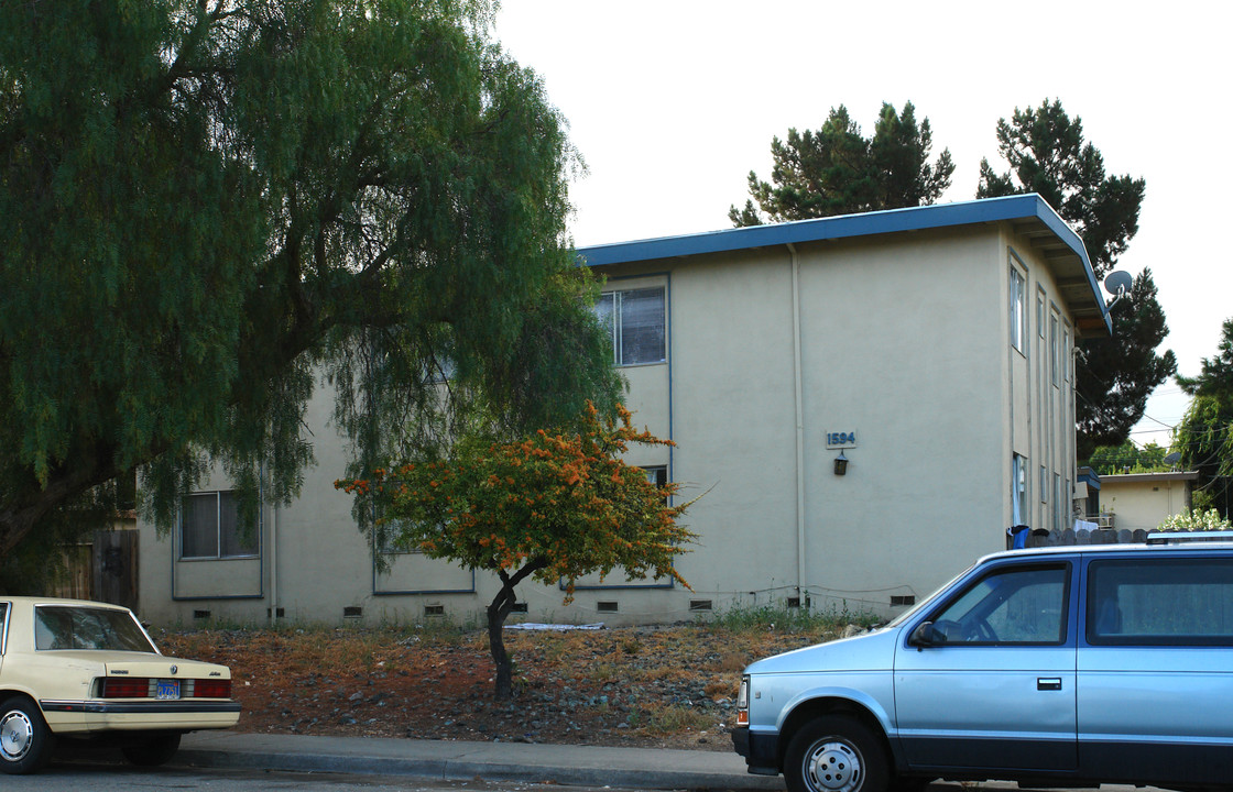 1594 Adams Avenue in Milpitas, CA - Foto de edificio