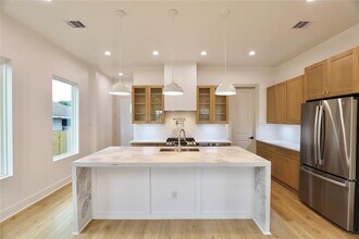 510 E 37th St in Houston, TX - Foto de edificio - Building Photo