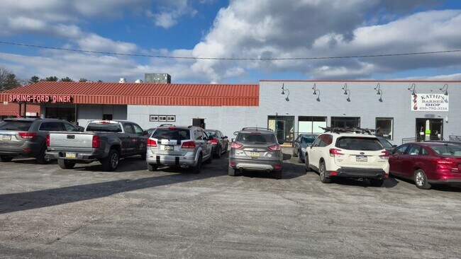 65 E Bridge St in Spring City, PA - Foto de edificio - Building Photo