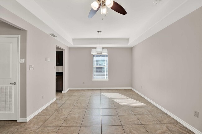 401 International Blvd in Laredo, TX - Building Photo - Building Photo