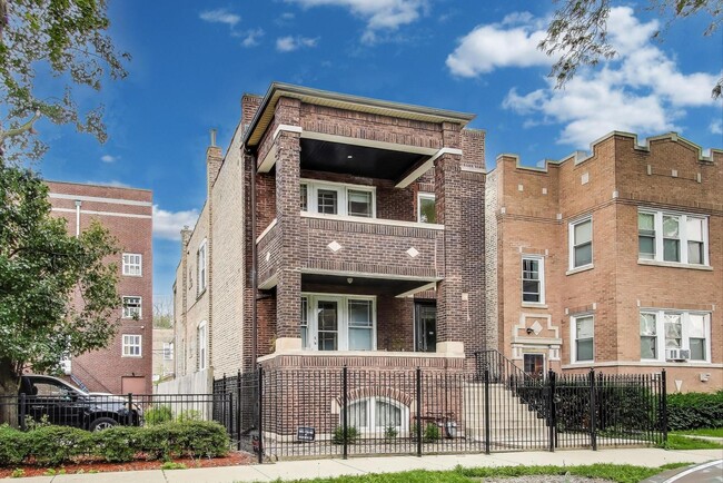 4409 W Deming Pl in Chicago, IL - Building Photo - Building Photo