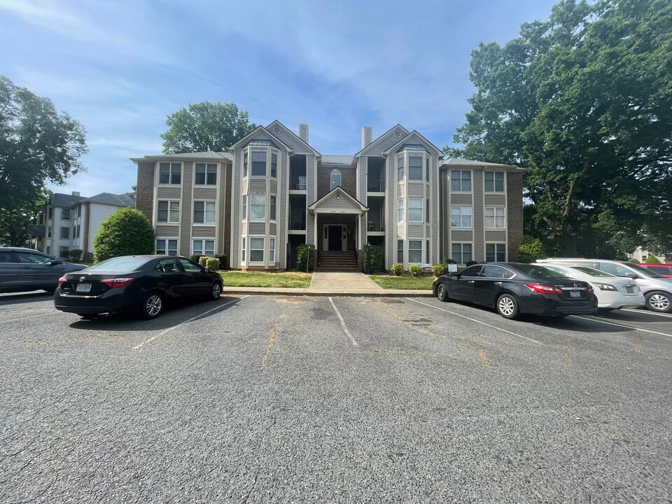 6246 Rosecroft Dr in Charlotte, NC - Building Photo
